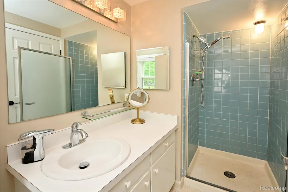 31310 Foxboro Way Beverly Hills Village, MI 48025