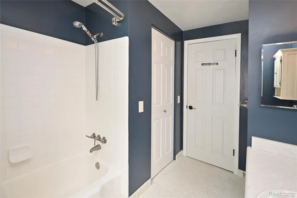 31310 Foxboro Way Beverly Hills Village, MI 48025
