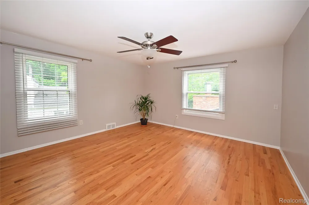 31310 Foxboro Way Beverly Hills Village, MI 48025