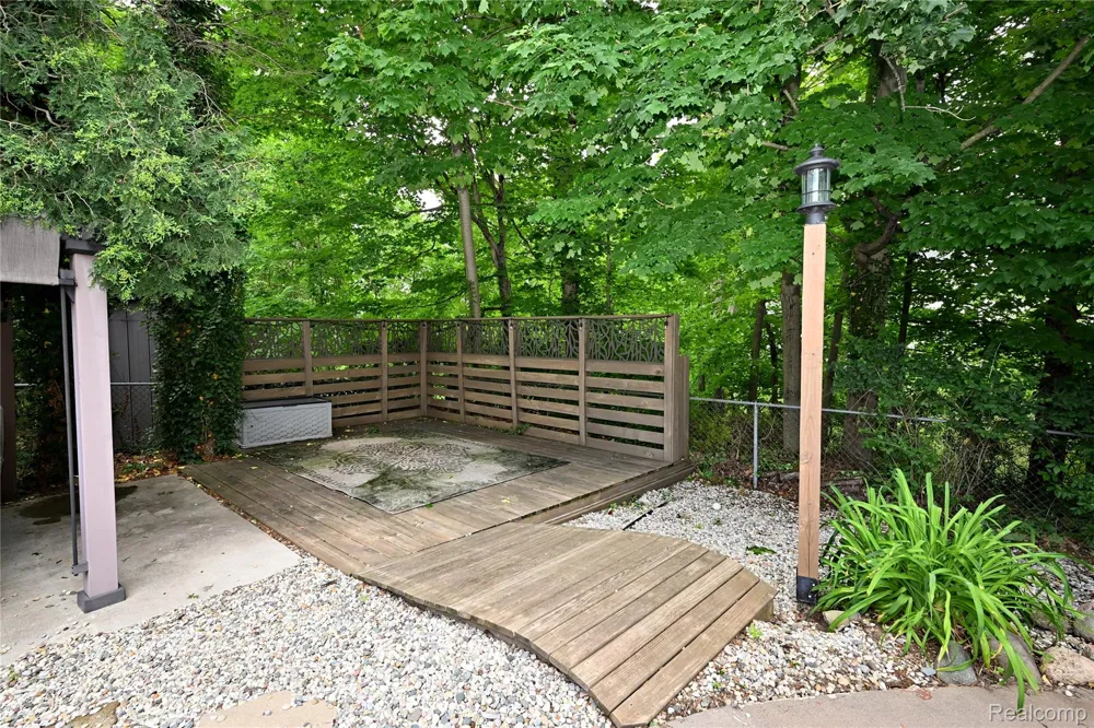 31310 Foxboro Way Beverly Hills Village, MI 48025