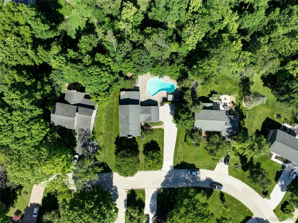 31310 Foxboro Way Beverly Hills Village, MI 48025