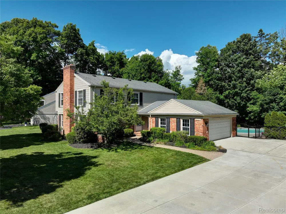 31310 Foxboro Way Beverly Hills Village, MI 48025