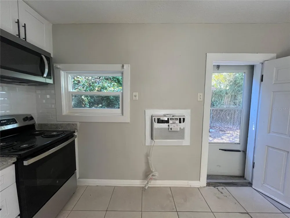 127 1/2 W PALMETTO AVENUE Deland, FL 32720