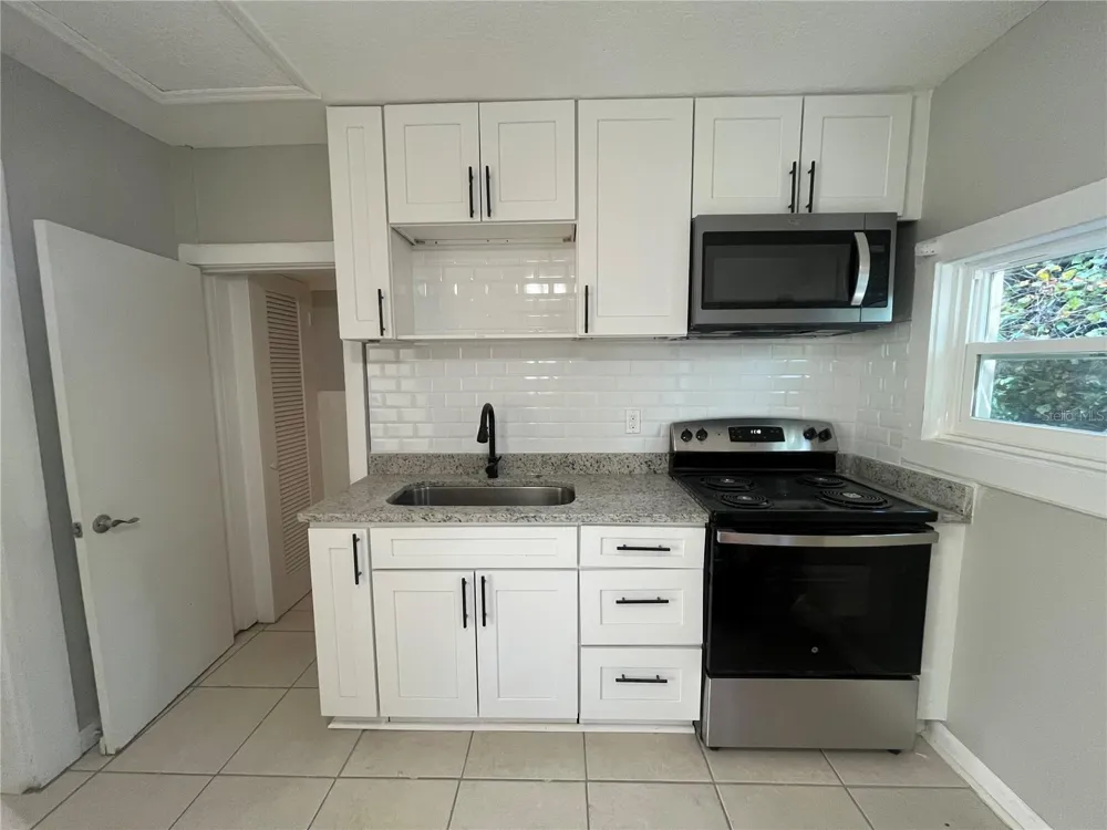 127 1/2 W PALMETTO AVENUE Deland, FL 32720