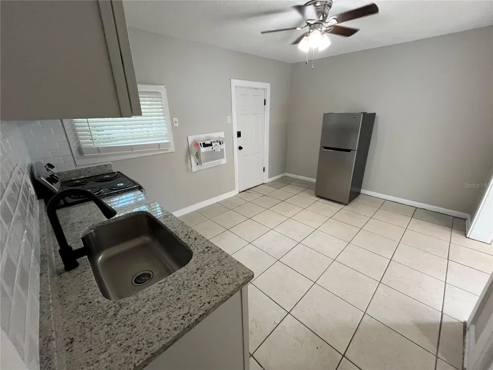127 1/2 W PALMETTO AVENUE Deland, FL 32720