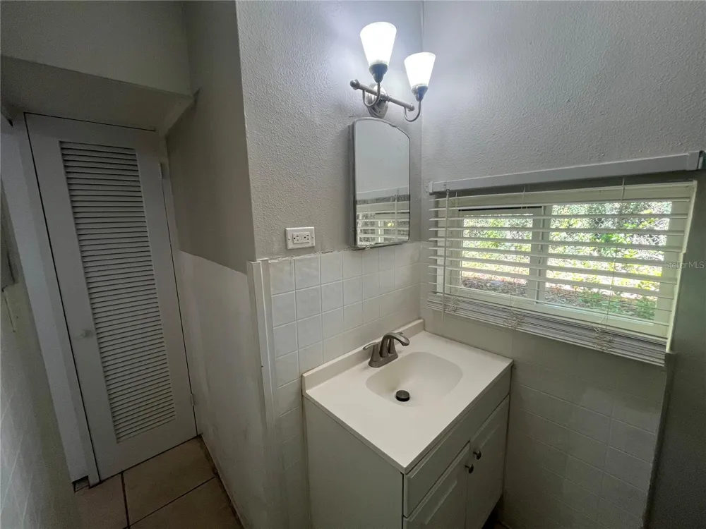 127 1/2 W PALMETTO AVENUE Deland, FL 32720