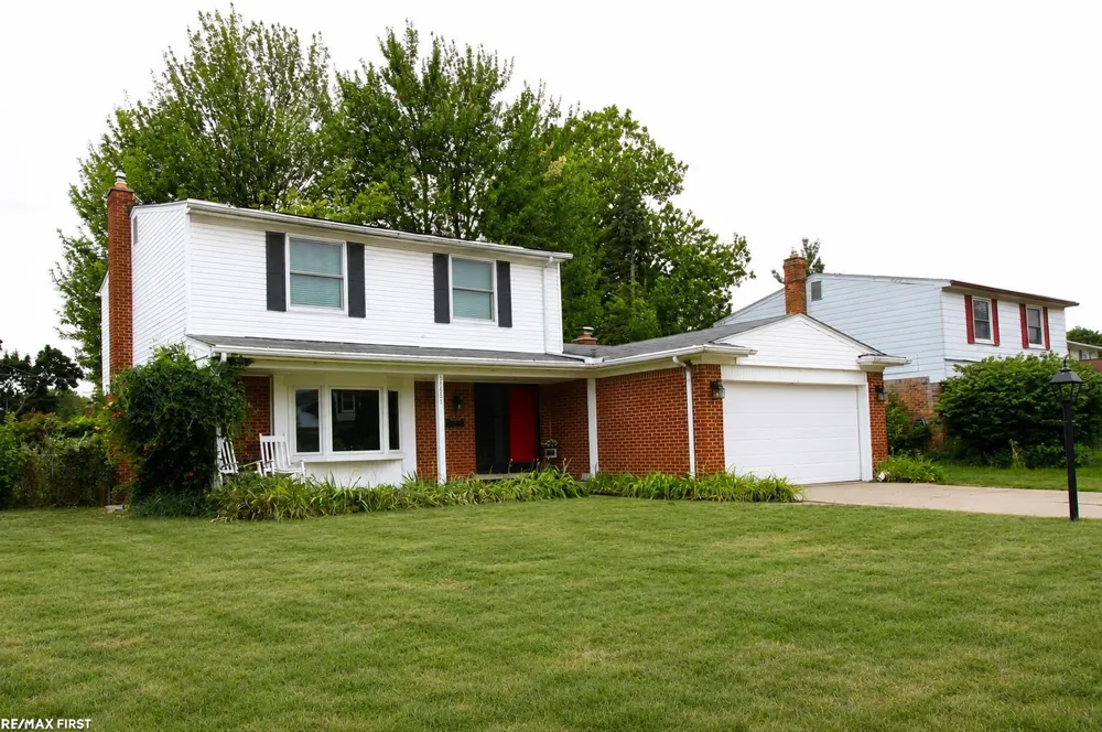30827 Scrivo Drive Warren City, MI 48092