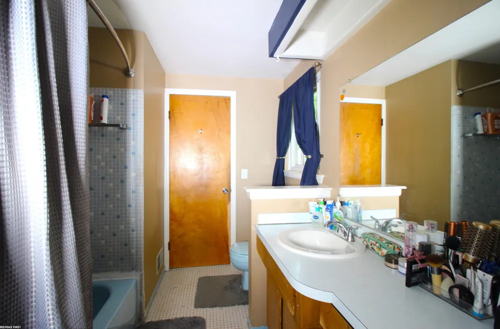 30827 Scrivo Drive Warren City, MI 48092