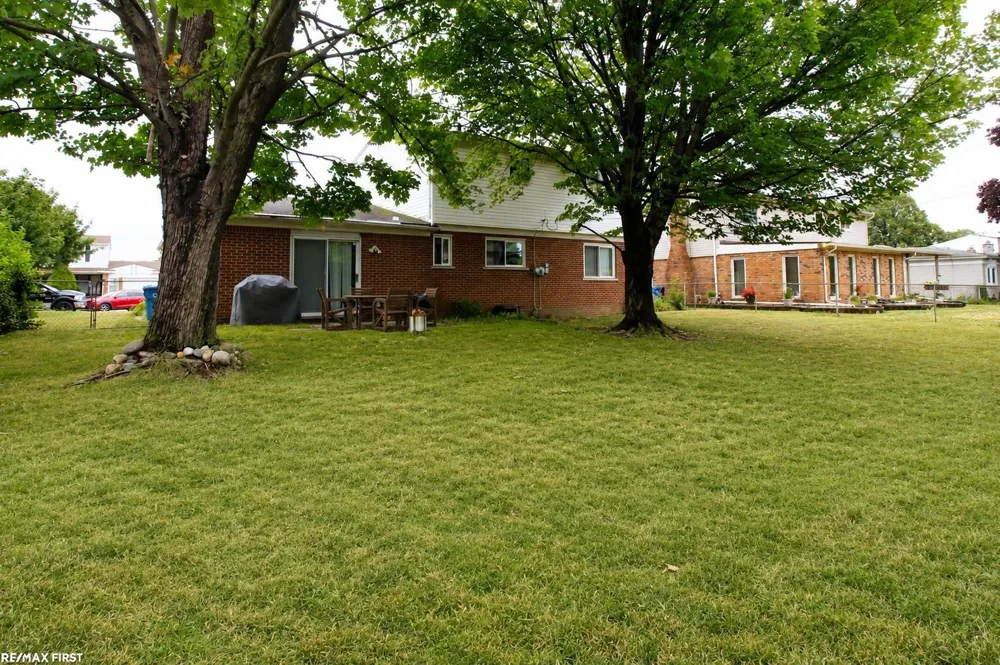 30827 Scrivo Drive Warren City, MI 48092