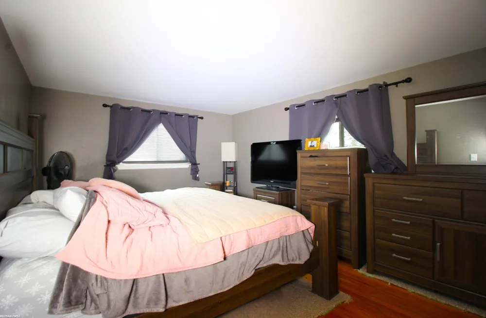 30827 Scrivo Drive Warren City, MI 48092