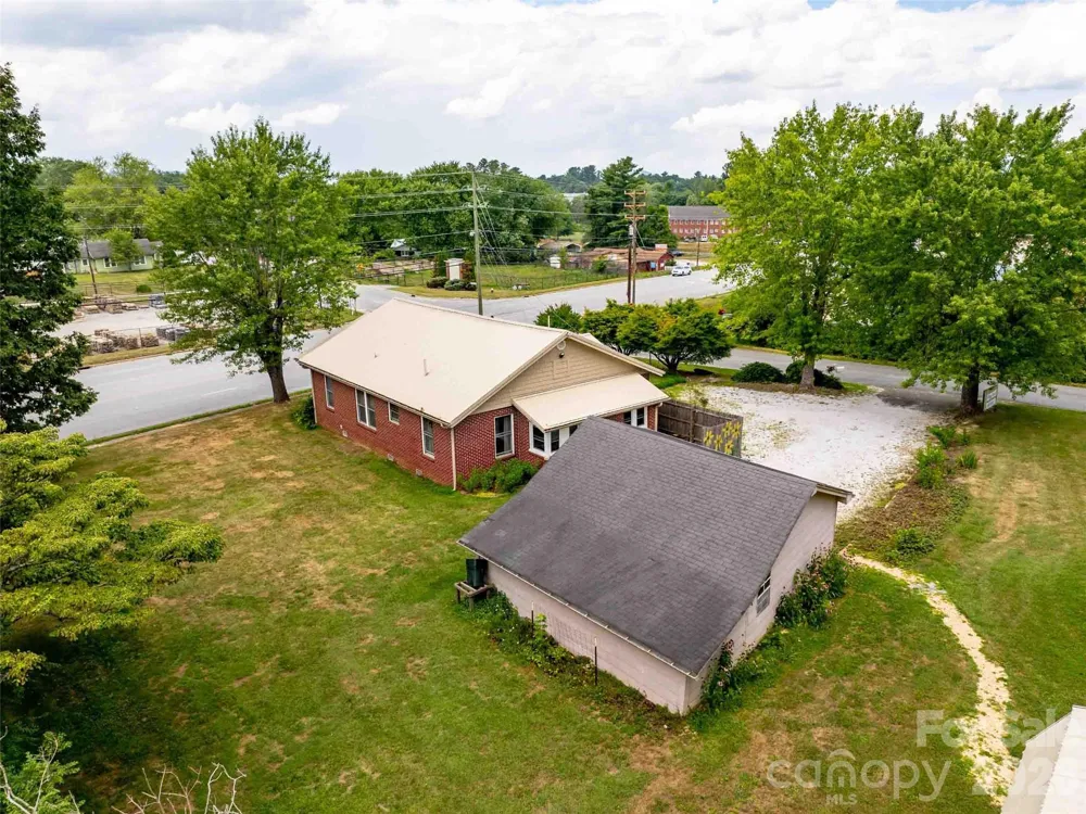 103 E King Street East Flat Rock, NC 28726