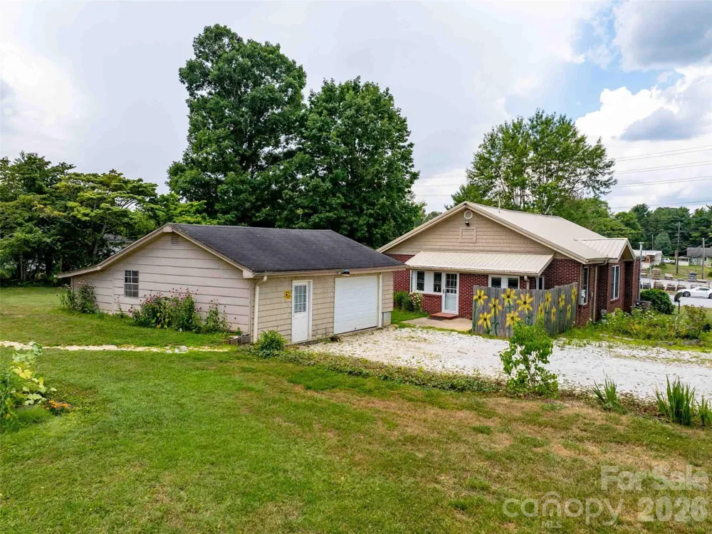 103 E King Street East Flat Rock, NC 28726