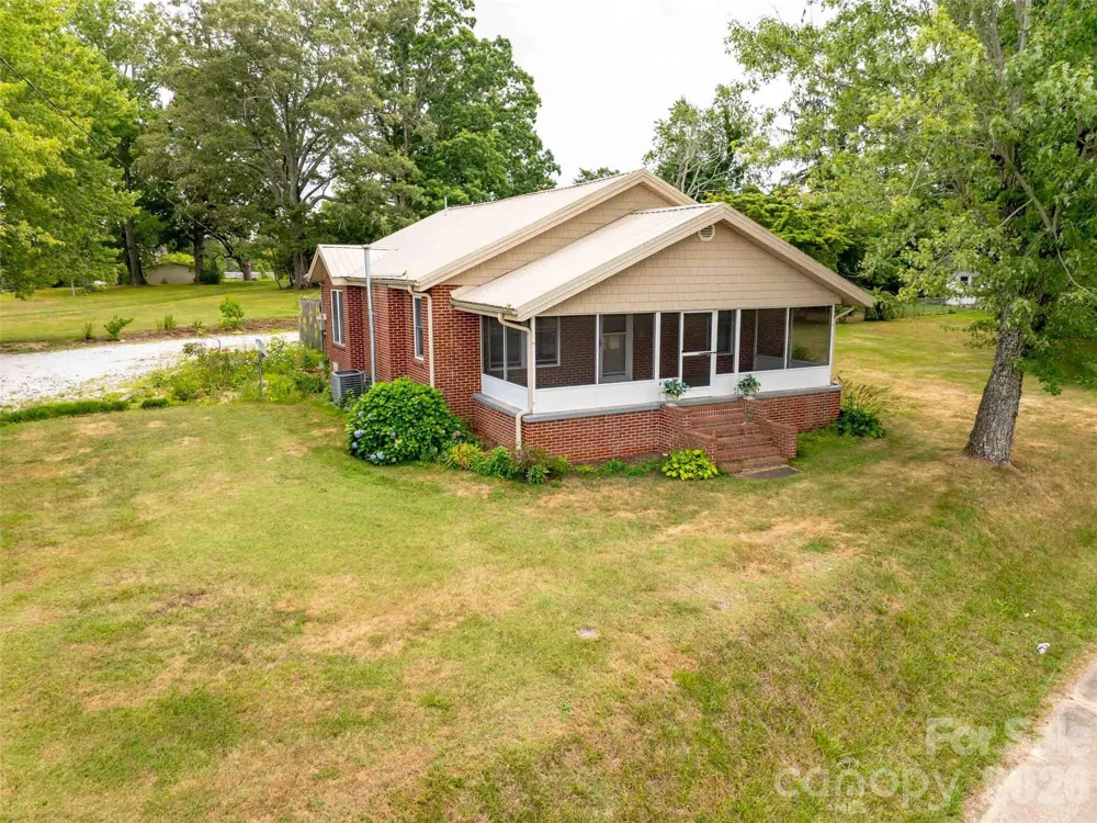 103 E King Street East Flat Rock, NC 28726