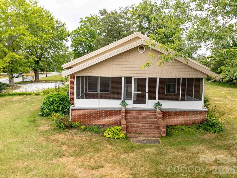 103 E King Street East Flat Rock, NC 28726