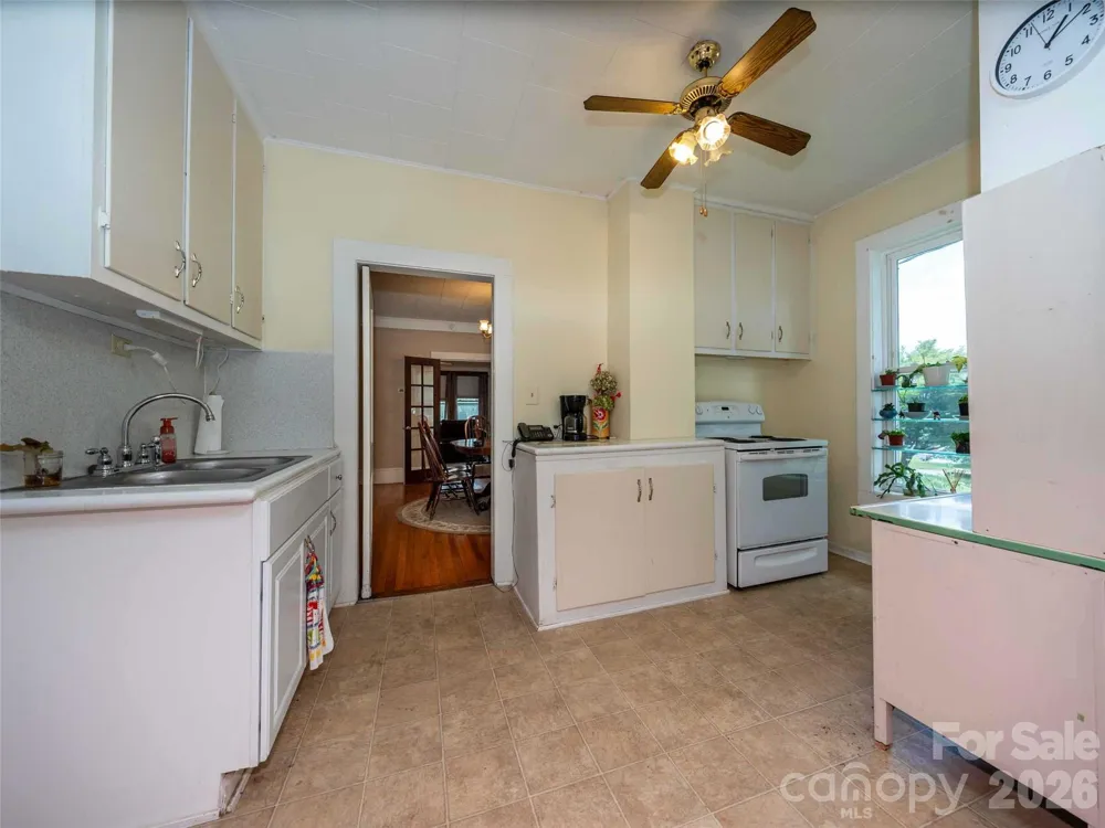 103 E King Street East Flat Rock, NC 28726