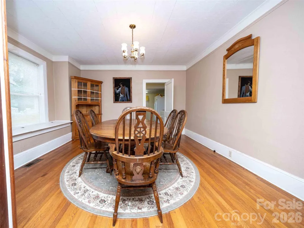 103 E King Street East Flat Rock, NC 28726
