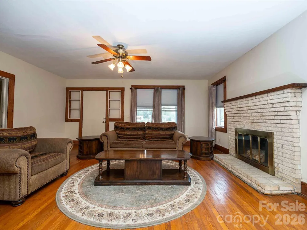 103 E King Street East Flat Rock, NC 28726