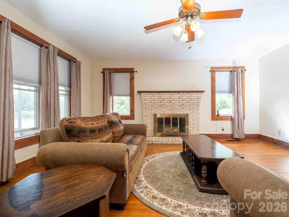 103 E King Street East Flat Rock, NC 28726