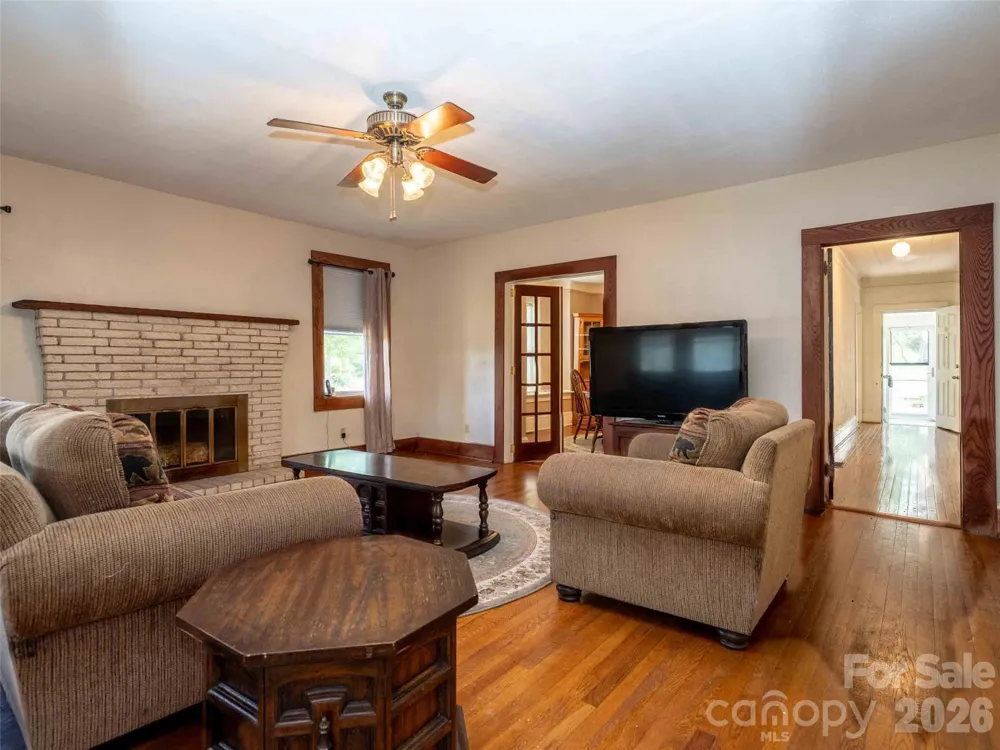 103 E King Street East Flat Rock, NC 28726