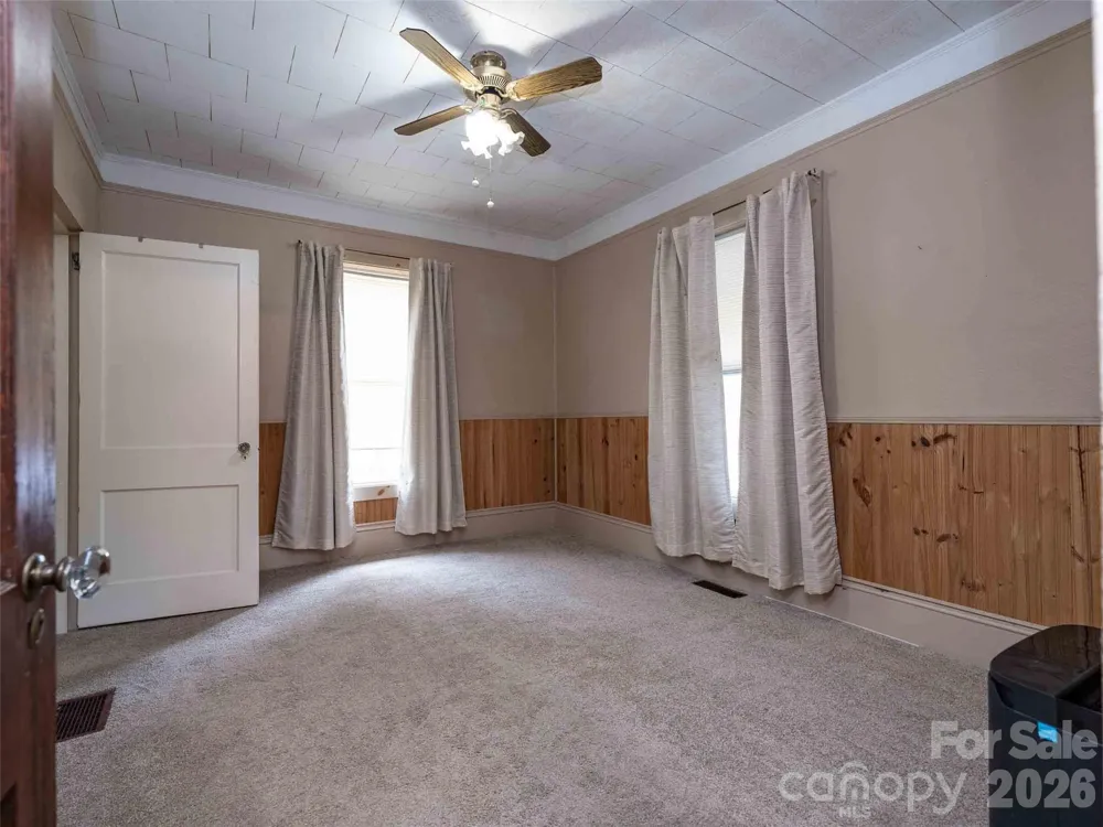 103 E King Street East Flat Rock, NC 28726