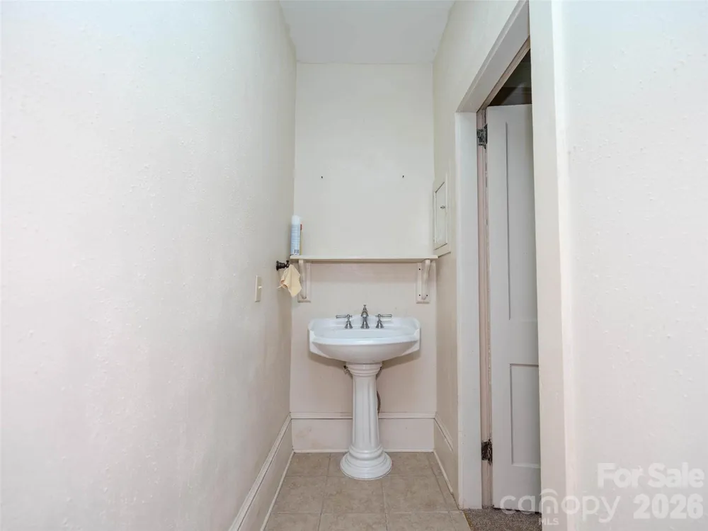 103 E King Street East Flat Rock, NC 28726