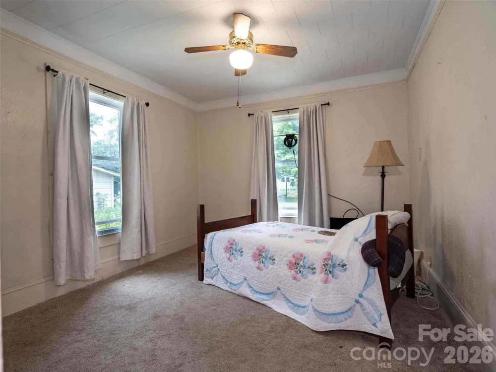 103 E King Street East Flat Rock, NC 28726