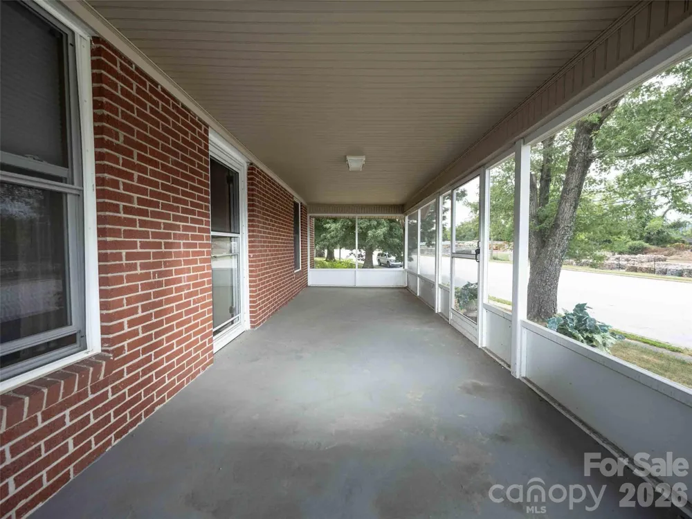 103 E King Street East Flat Rock, NC 28726