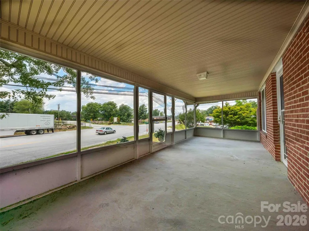 103 E King Street East Flat Rock, NC 28726