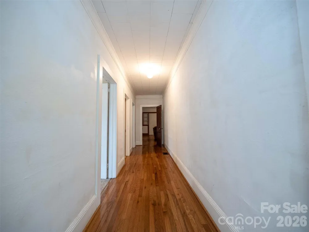 103 E King Street East Flat Rock, NC 28726