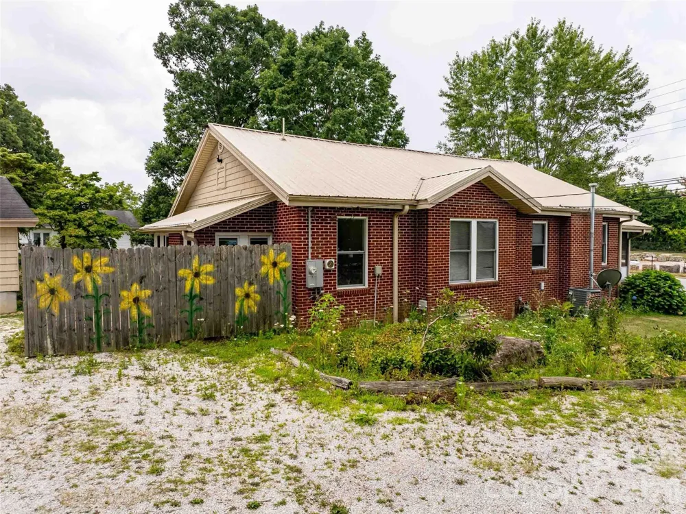 103 E King Street East Flat Rock, NC 28726