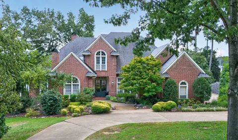1050 Pointe Circle