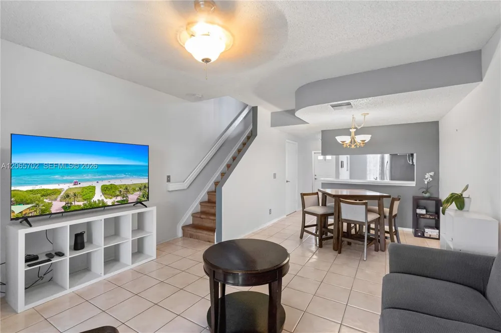 38 Truman Dr Weston, FL 33326