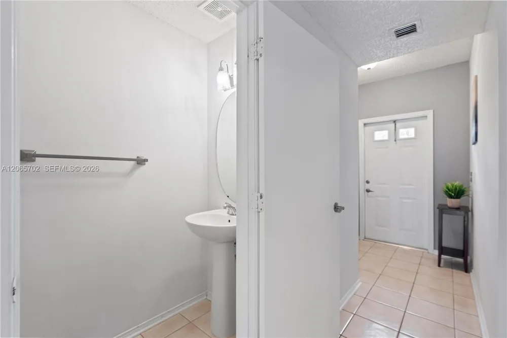 38 Truman Dr Weston, FL 33326