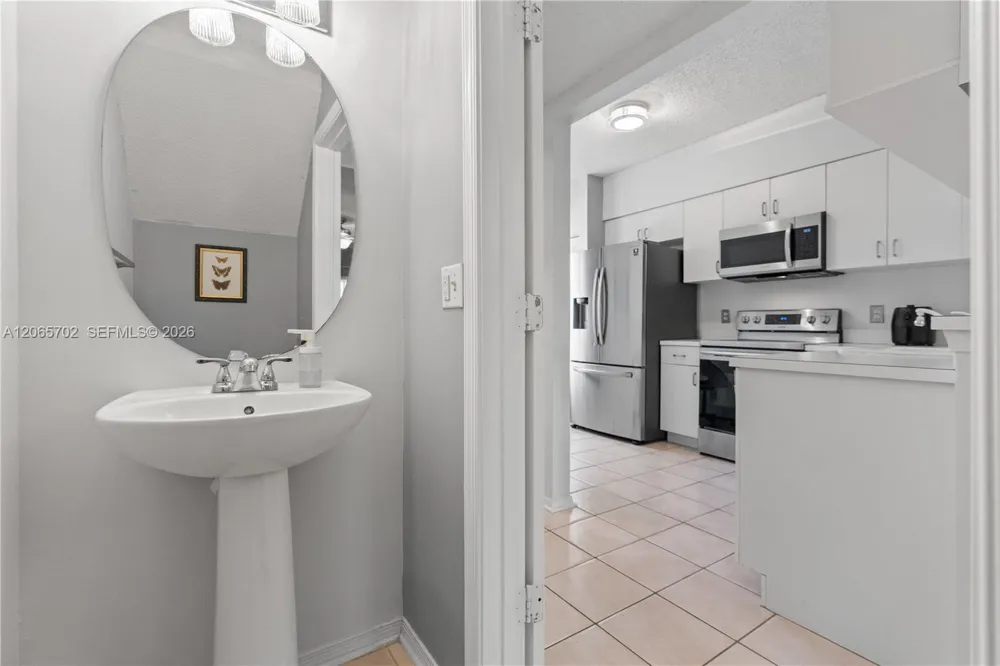 38 Truman Dr Weston, FL 33326