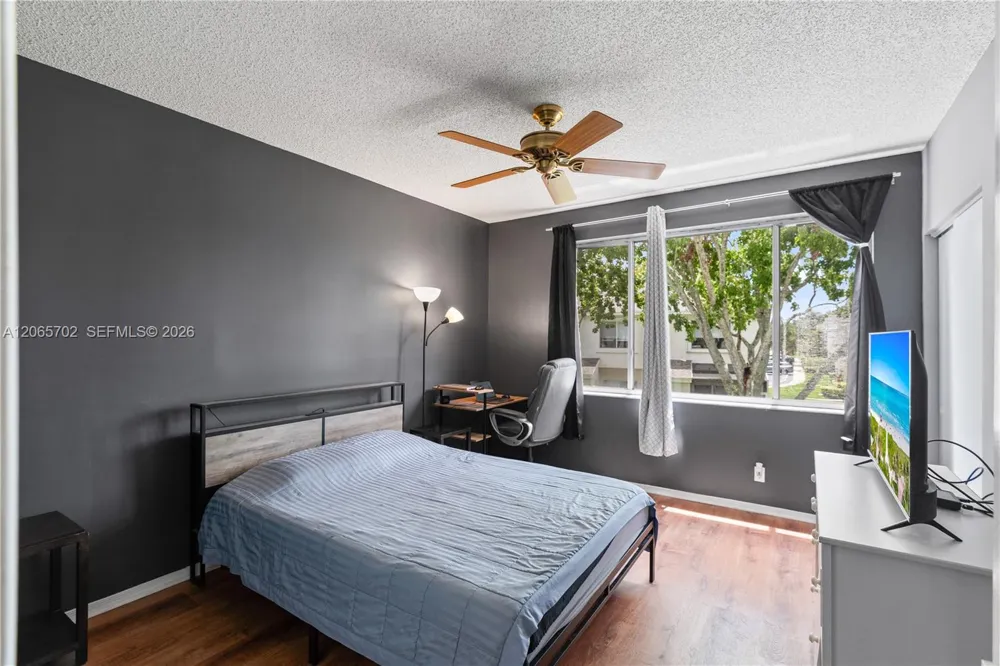 38 Truman Dr Weston, FL 33326