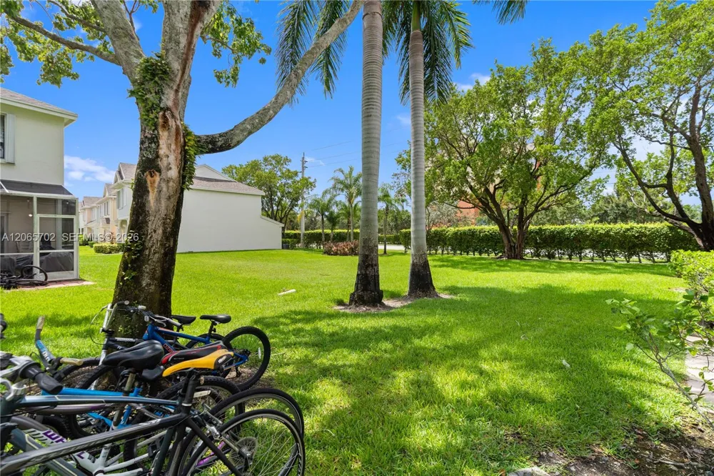 38 Truman Dr Weston, FL 33326