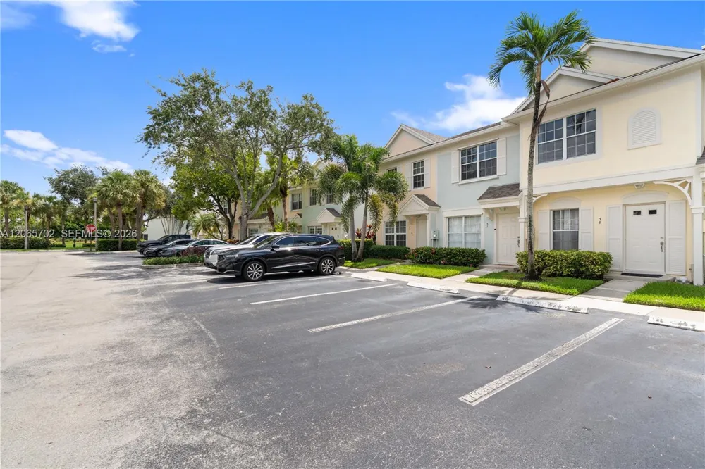 38 Truman Dr Weston, FL 33326