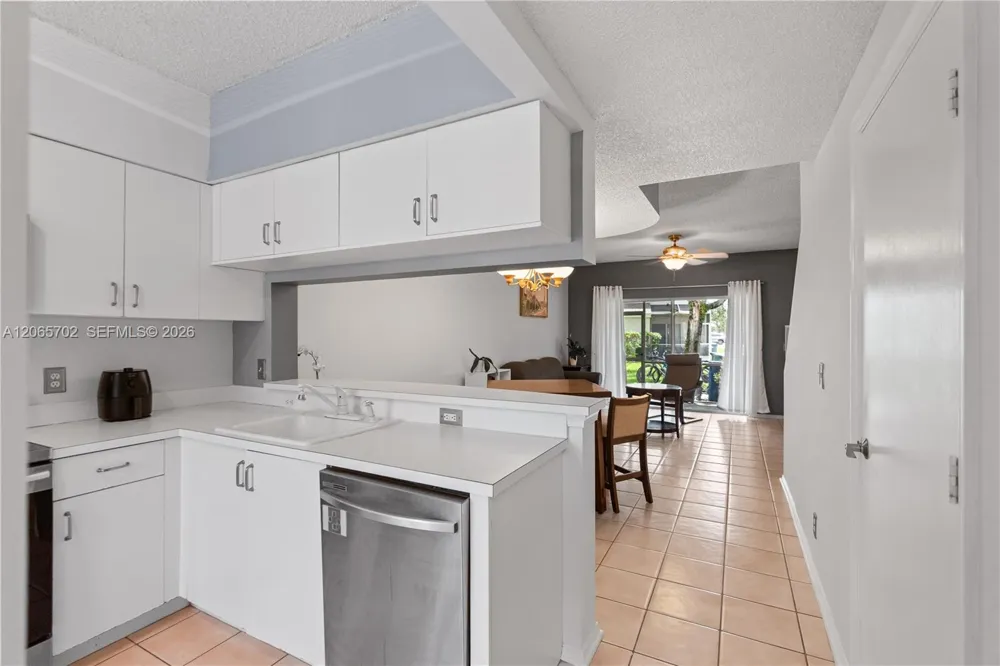 38 Truman Dr Weston, FL 33326