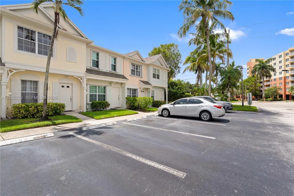 38 Truman Dr Weston, FL 33326