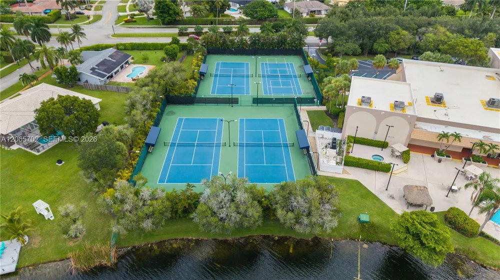 38 Truman Dr Weston, FL 33326