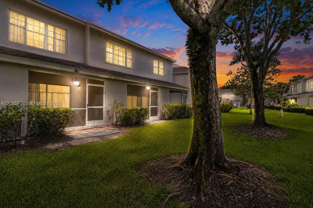 38 Truman Dr Weston, FL 33326