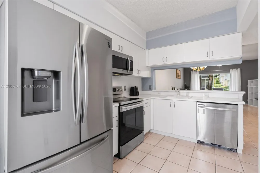 38 Truman Dr Weston, FL 33326