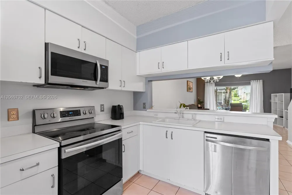 38 Truman Dr Weston, FL 33326