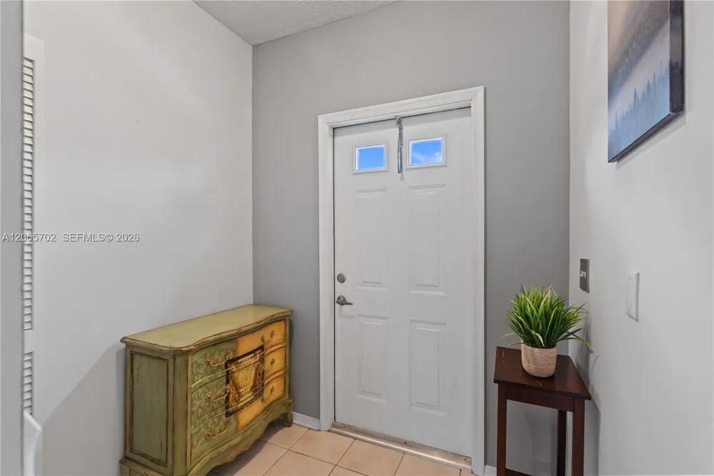 38 Truman Dr Weston, FL 33326
