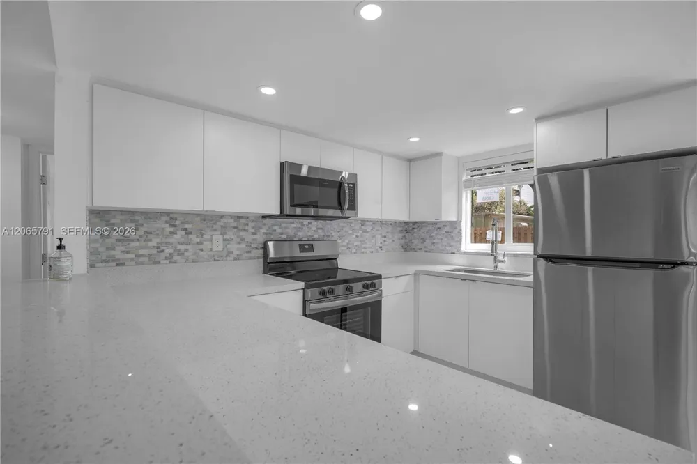 414 SE 14th St #3 Fort Lauderdale, FL 33316