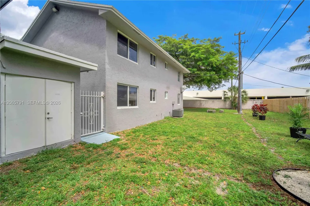 414 SE 14th St #3 Fort Lauderdale, FL 33316