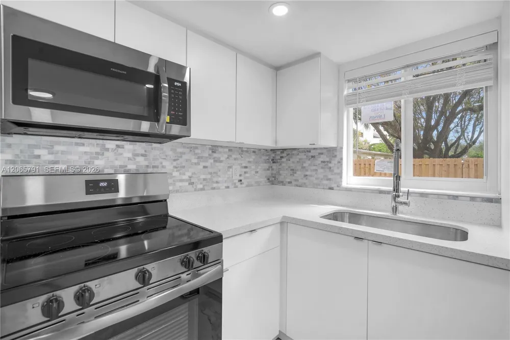 414 SE 14th St #3 Fort Lauderdale, FL 33316