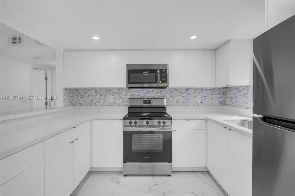 414 SE 14th St #3 Fort Lauderdale, FL 33316