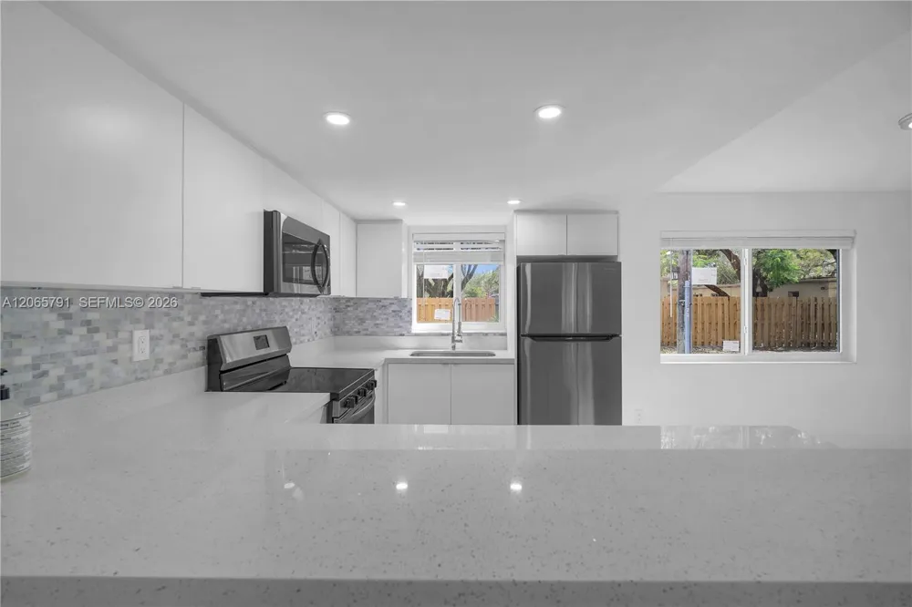 414 SE 14th St #3 Fort Lauderdale, FL 33316