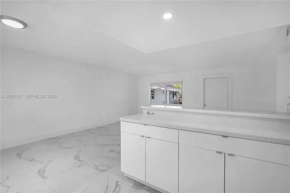 414 SE 14th St #3 Fort Lauderdale, FL 33316
